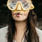 Peinliche Schweigen mit Humor überwinden